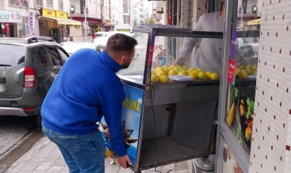 Efelerde kaldırımlar işgalden arındırılıyor