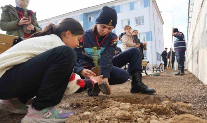 Elazığda jandarmadan Çocuk Hakları Gününde örnek davranış