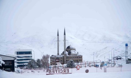 Erciyeste kar kalınlığı 50 santimi buldu, hazırlıklar hızlandı