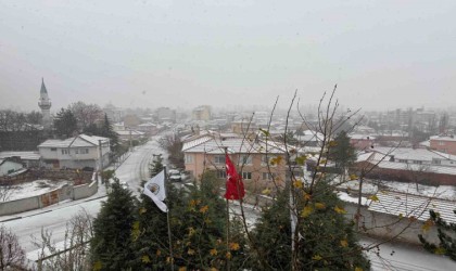 Eskişehirde kış mevsiminin ilk kar yağışı başladı