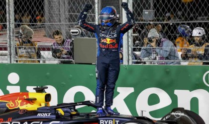 Formula 1de Max Verstappen üst üste 4. kez şampiyon