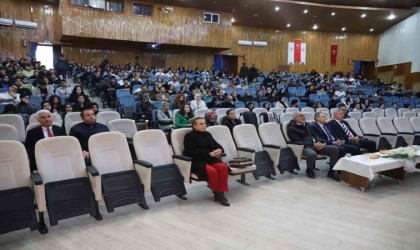 FÜde “Bağımlılık ve Bağımlılıkla Mücadele” paneli düzenlendi