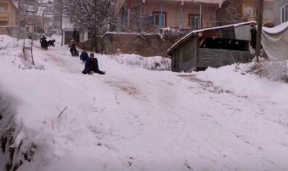 Giresunda eğitime bir gün ara verilen ilçelerde çocuklar kar tatilinin tadını çıkardı