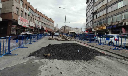 Güngörende çöken yol hala trafiğe açılmadı, esnaf mağdur oldu