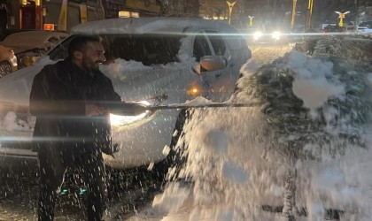 Hakkari Belediyesinin kar timleri görev başında