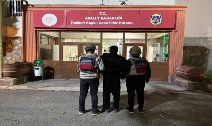 Hakkaride çocuğa cinsel istismardan 32 yıl hapis cezası bulunan şahıs yakalandı