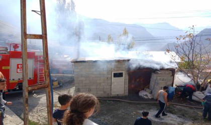 Hakkaride tandır evi yangını