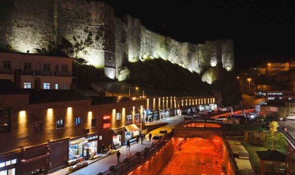 Işıklandırılan Bitliste gece güzelliği