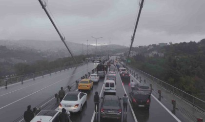 İstanbul Boğazında Ataya saygı duruşu