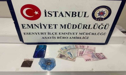 İstanbulda uyuşturucu ticareti yapanlar suçüstü yakalandı