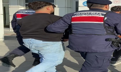 Jandarma 2 şahsı 1 kilo uyuşturucuyla yakaladı