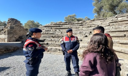 Jandarma ekipleri vatandaşları bilgilendirdi