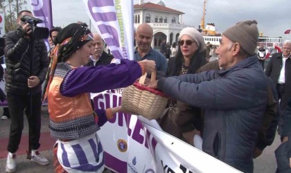 Kadıköyde Ordu Günleri tanıtımında tonlarca fındık dağıtıldı