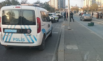 Kaldırıma çıkan otomobil 2 kadına çarptı: 1 ölü, 1 ağır yaralı