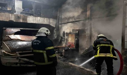 Kaporta dükkanında çıkan yangın büyük hasara neden oldu