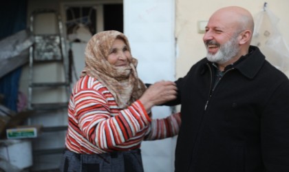 Kocasinan Belediyesi, asırlık Fatma Nineye evde sağlık hizmeti sağlıyor