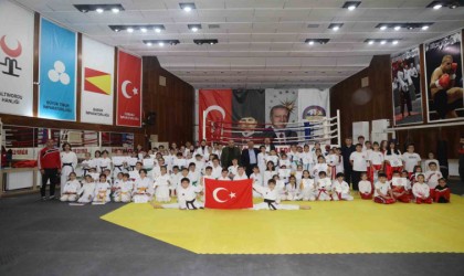 Körfezde 150 genç sporcu kuşak atladı