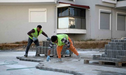 Kuşadası Belediyesinden kesintisiz yol mesaisi