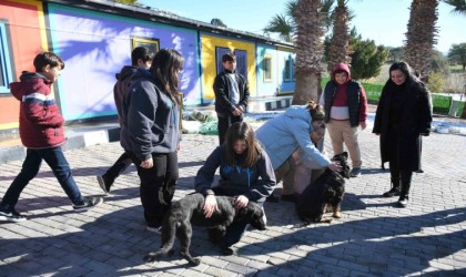 Kuşadası Evcil Hayvan Bakım ve Rehabilitasyon Merkezi, öğrencileri ağırladı