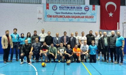 Kütahyada eğitim çalışanları voleybol turnuvası başladı