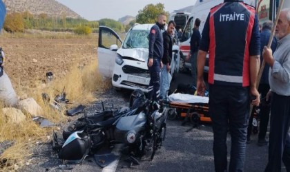 Mardinde hafif ticari araç ile motosiklet çarpıştı: 2 yaralı