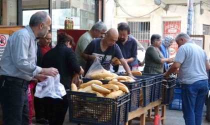 Mersinde 4 liralık ekmek kapış kapış gidiyor