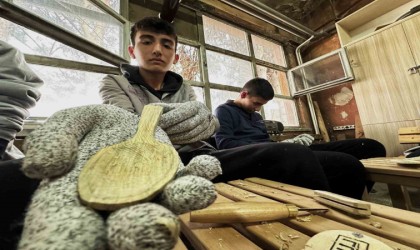 Meslek liseliler unutulmaya yüz tutmuş mesleği öğreniyor