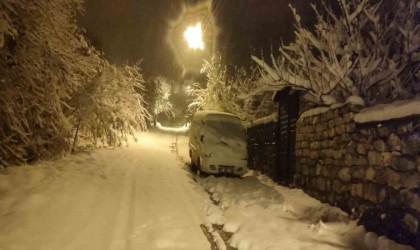 Osmanelinin yüksek kesimlerine mevsimin ilk karı yağdı