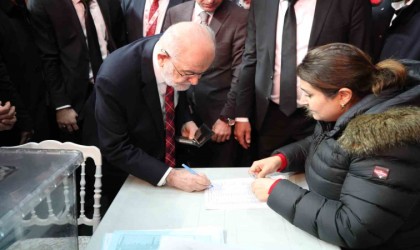 Saadet Partisinin yeni genel başkanı Mahmut Arıkan oldu