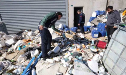 Şanlıurfada tonlarca sahte zirai ilaç ve gıda ürünü ele geçirildi