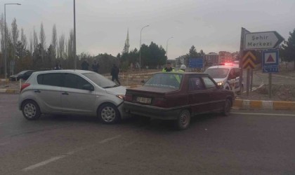 Seydişehirde trafik kazası: 2 yaralı