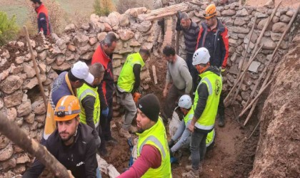 Siirtte ahırın tavanı çöktü, 3 küçükbaş telef oldu