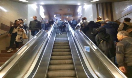 Taksim Metrosunda yürüyen merdiven ve çalışmayan asansör çilesi sürüyor