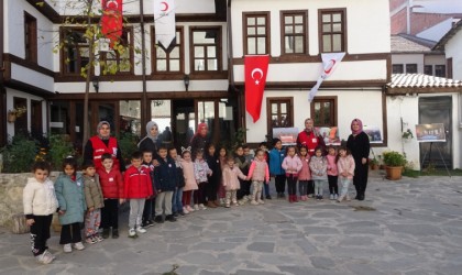 Tavşanlıda öğrencilerin Kızılaya ilgisi