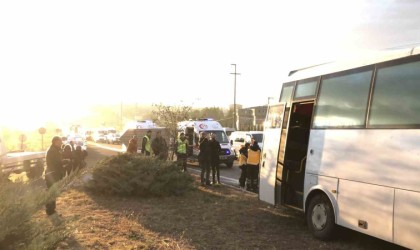 Tekirdağda karşı şeride geçen otomobil servisle çarpıştı: 1 ölü, 10 yaralı