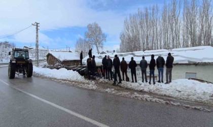 Tokatta tır evin bahçesine devrildi: 1 yaralı