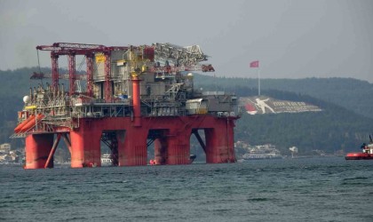 ‘Transocean Barents Petrol Platformu Çanakkale Boğazından geçti