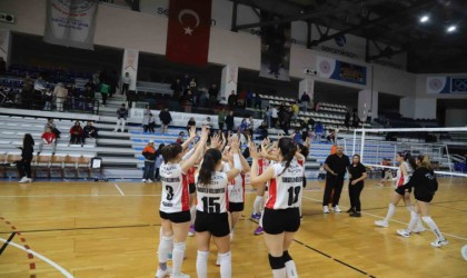 Turgutlu Belediyesi Kadın Voleybol Takımı rakibine geçit vermedi