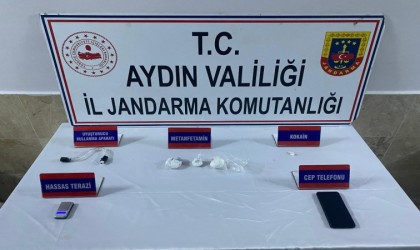 Uyuşturucu ile taksiye binen kadın, jandarmadan kaçamadı