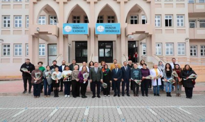 Vali Aydoğdu Öğretmenler Gününü kutladı