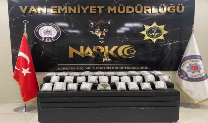 Vanda metruk binada 12 kilo 900 gram esrar ele geçirildi