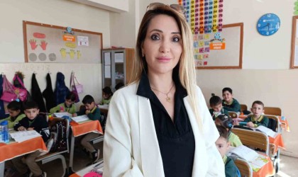 Vanda öğrencileri için hatıra kitabı hazırlayan öğretmene bakanlık ödülü