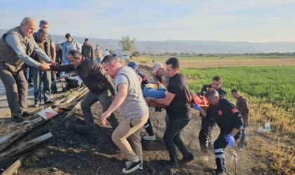 Viraja hızlı giren otomobil ve motosiklet ardı ardına kaza yaptı: 1 yaralı