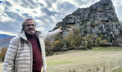 Yalnızlığa terk edilen 2 bin yıllık kale ve kaya mezarlar turizme kazandırılmayı bekliyor