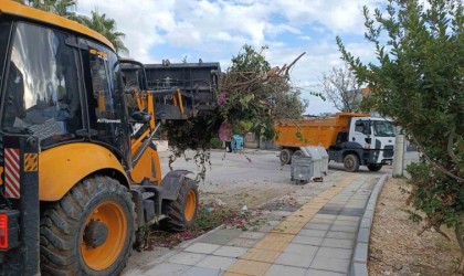 Yenişehir Belediyesi budama ve moloz atıklarını periyodik olarak topluyor