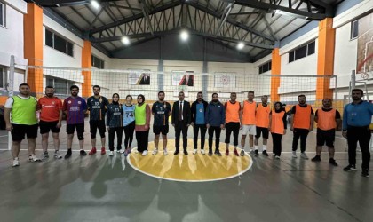 Yüksekovada 420 öğretmen voleybol turnuvasında bir araya geldi