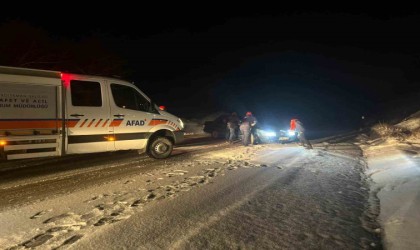 Adıyamanda kar nedeniyle yolda mahsur kalan 9 kişi kurtarıldı