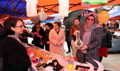 Akdeniz Belediyesinin Kadın Emeği Yılbaşı Pazarına ziyaretçi akını