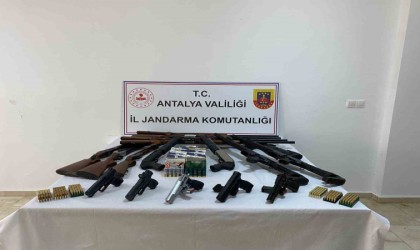 Antalyada ruhsatsız silah operasyonu