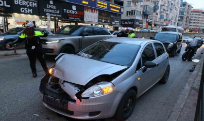 Antalyada 3 aracın karıştığı zincirleme kazada 1 kişi yaralandı